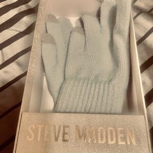 Steve Madden Soft Gray Knit Gloves